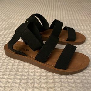 Black sandals memory foam cushion
